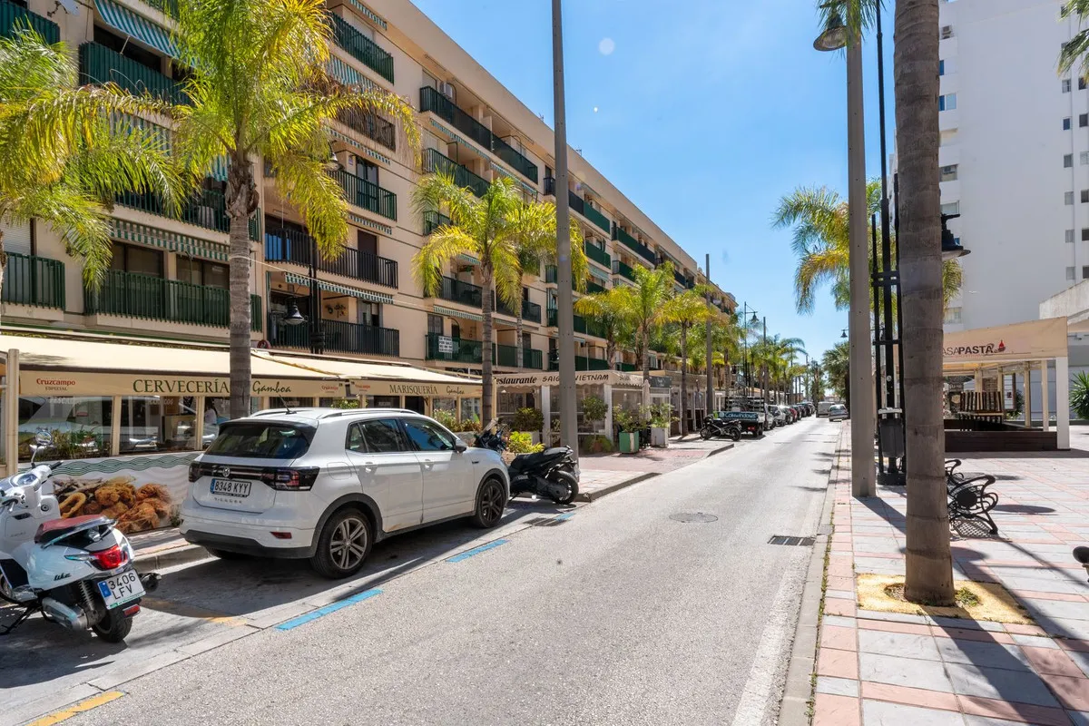 8ae40f13-4036-49c6-a639-3bfde36b8dea