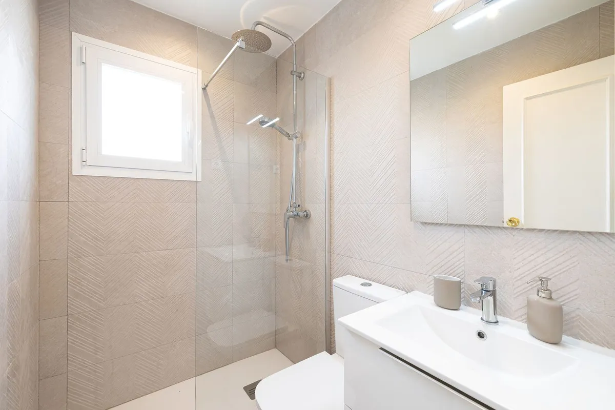 e1e288ea-10ae-4bc5-88d9-f0bf3f1e4a4c