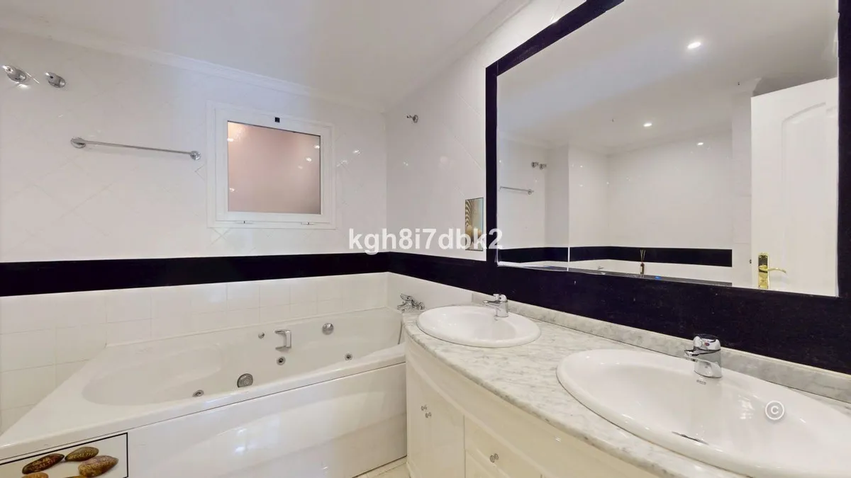 b9bf6379-bab6-461f-9047-93b4e93134cd