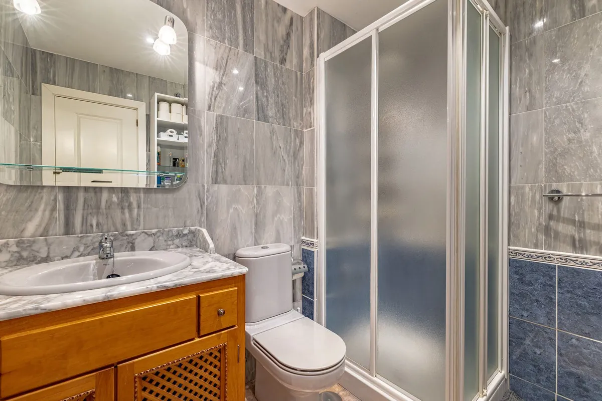 f214c8c9-b9f3-46dd-82f6-a589f45ec741