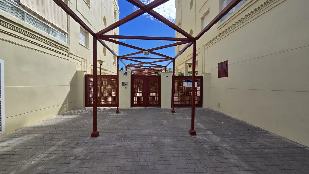 95f13ebf-6880-4eca-b9a1-8d3a933e5eaa