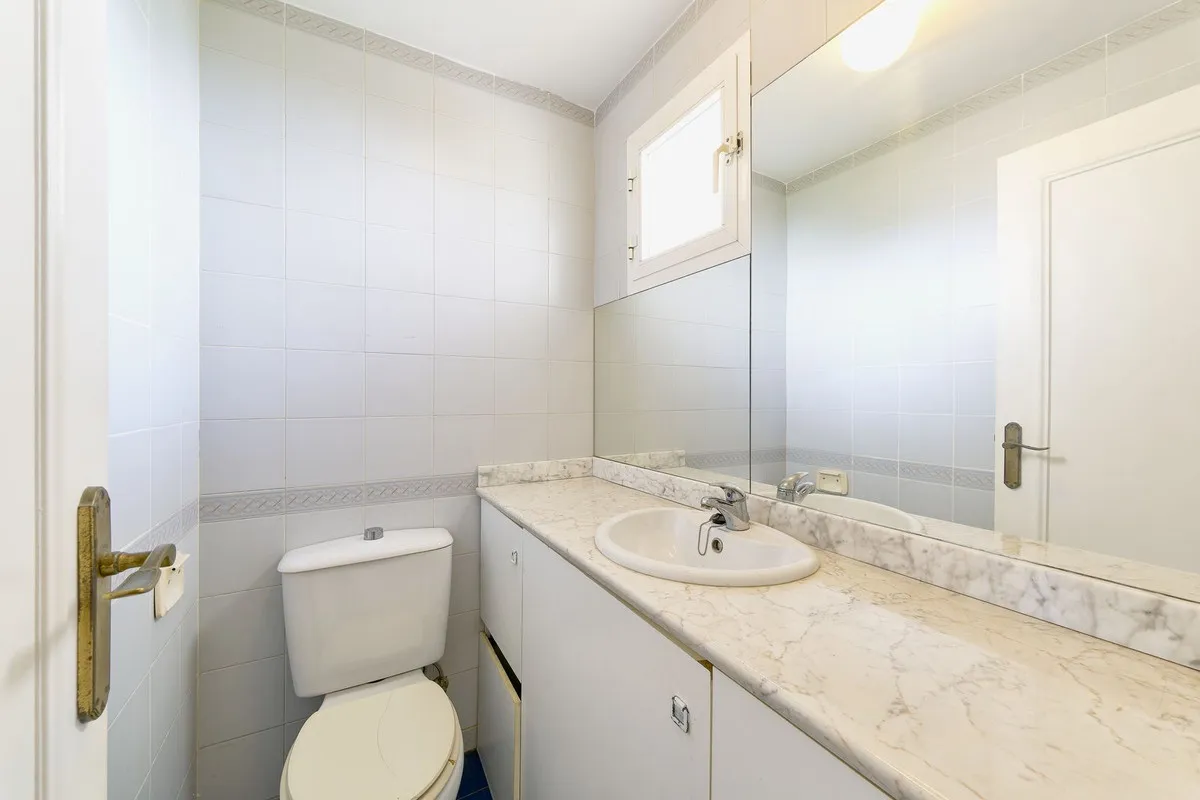 7c315962-6749-4703-954d-f57fe7c53b0e