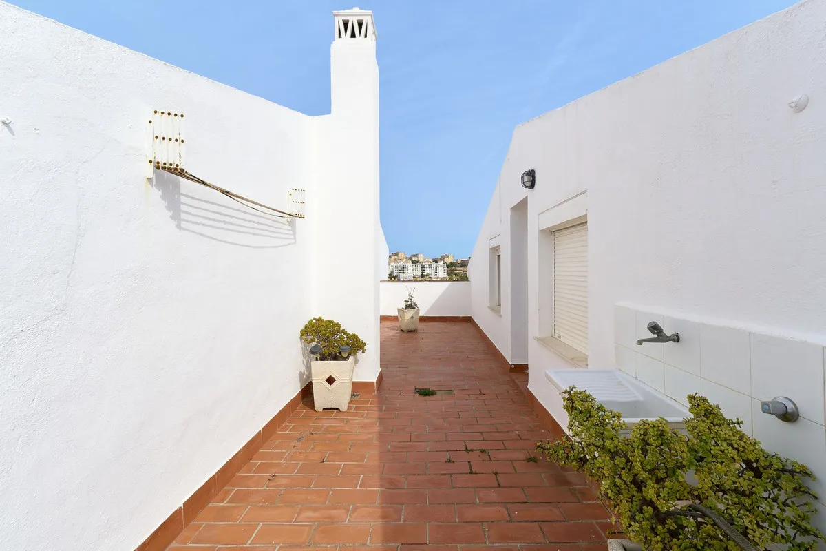 c4108041-62e2-48f4-9384-d32f21cf6b35