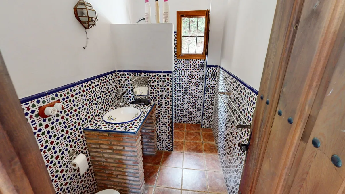 2cc021cb-8a4a-40b8-a38c-1cffa527d420