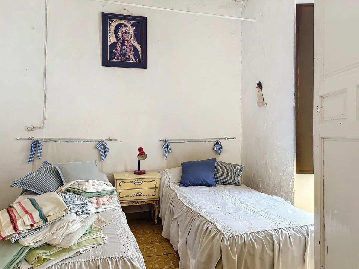 ab6ce05d-433f-413d-90b3-3fc335af5f90