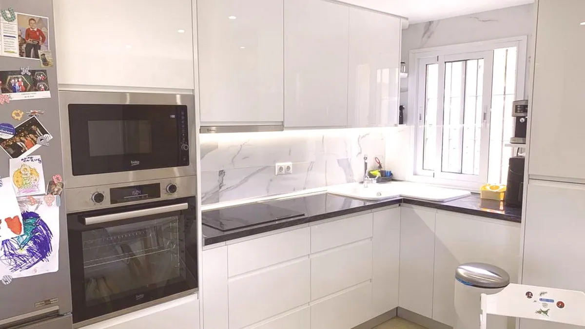 0072a82d-fbfb-4d91-a2db-193e727123cc