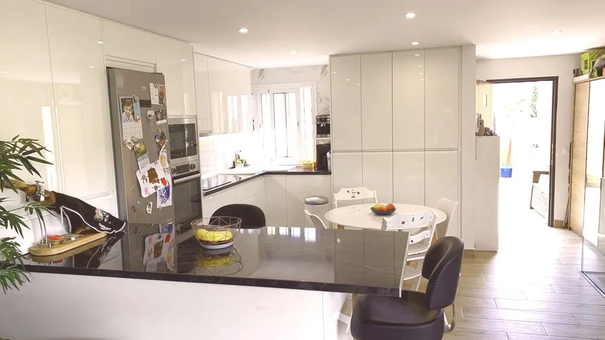 2d34eb54-5061-4fbc-a8fe-5c6908f2845c