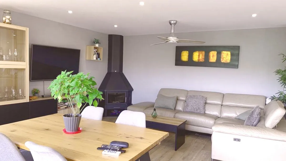 f66b3815-e9b7-4adb-8e2f-e586297fc02f