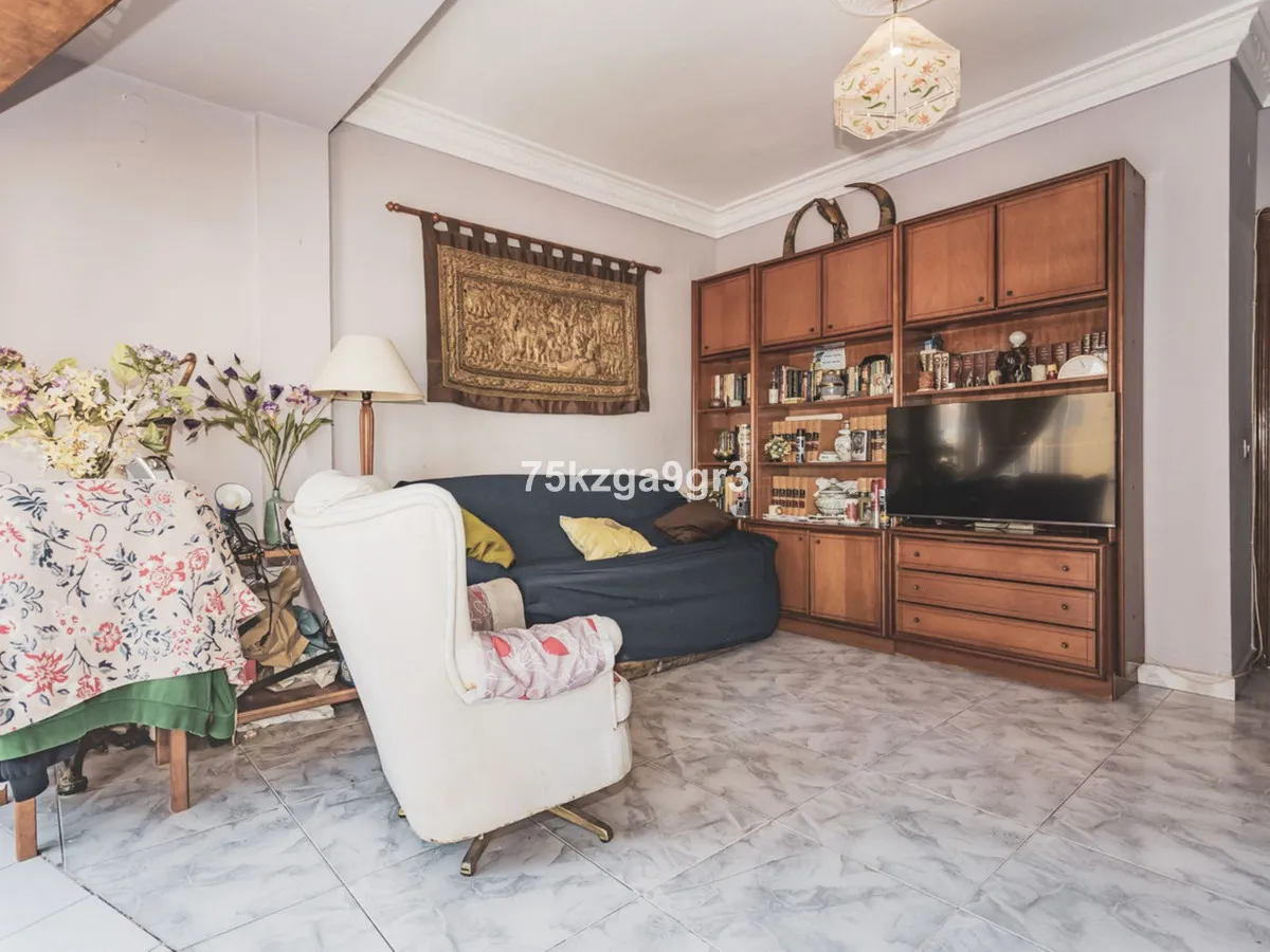 e56c4249-2b2f-4d8e-9b37-4a0760471a97