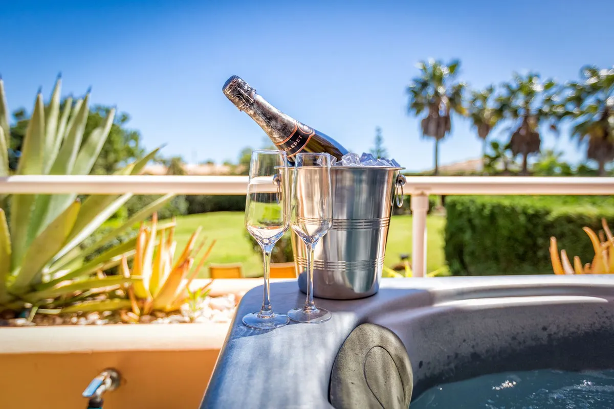 e22c02fb-b588-42e2-b15a-1b7e75251c19