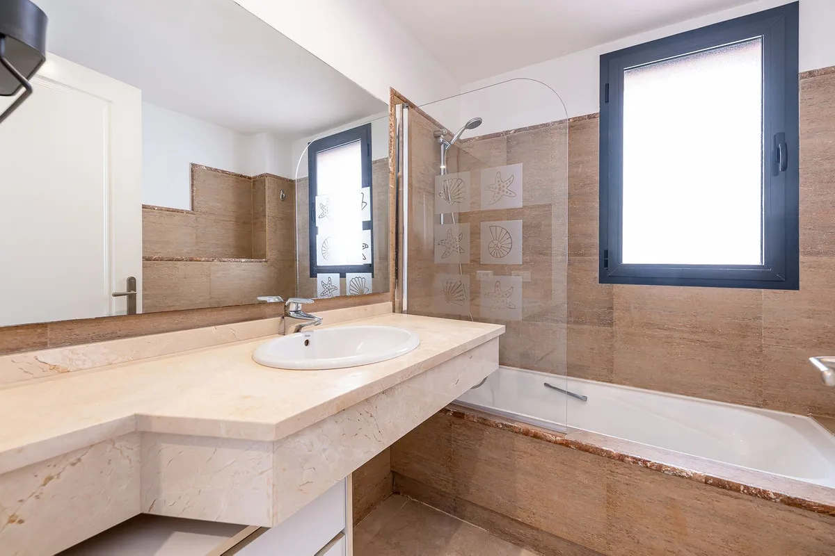 3a7452cd-5ec8-435b-b955-9bc211892828