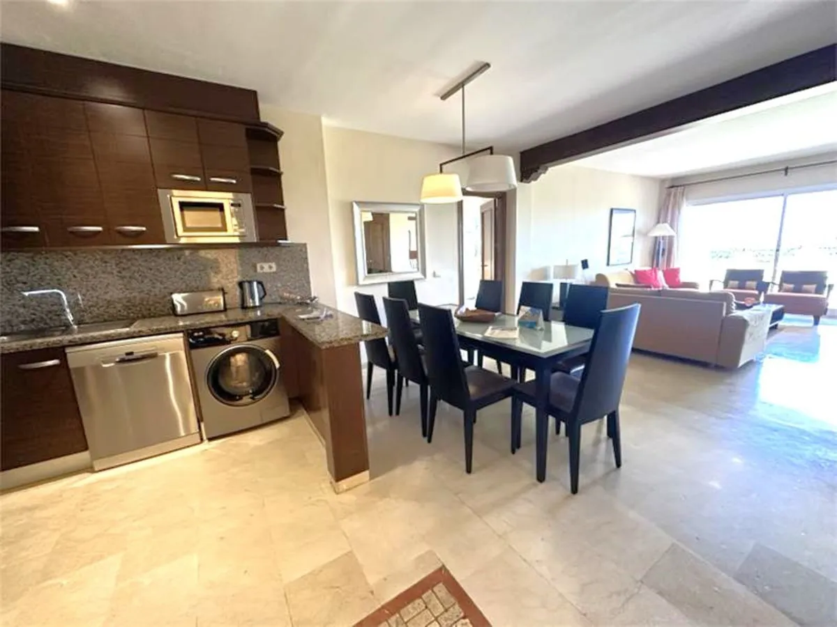 afd93f75-b15d-47b5-be41-477de1d2085d