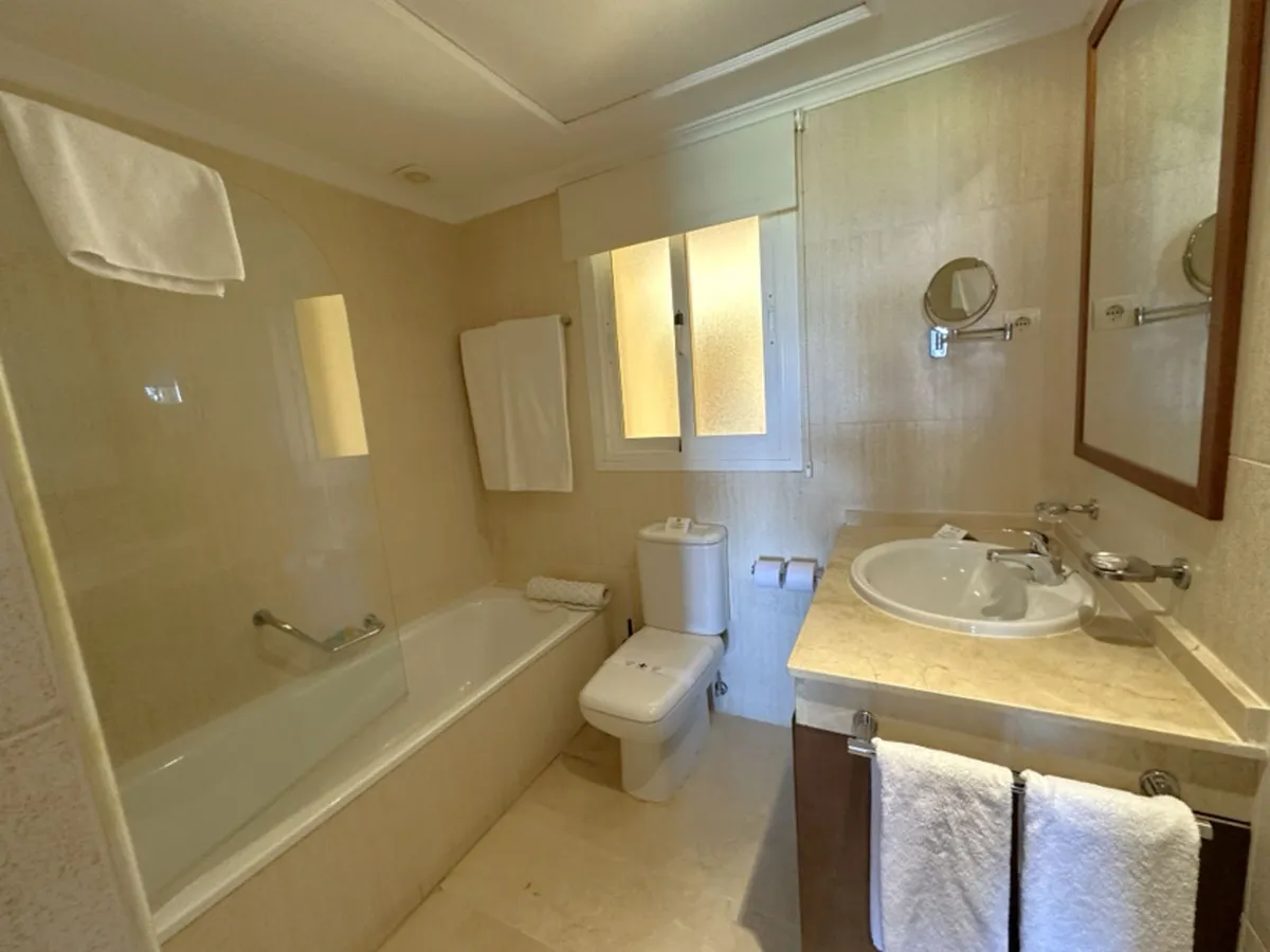 b0bf1fbd-aaa7-4f27-a307-b09ff717f5c5