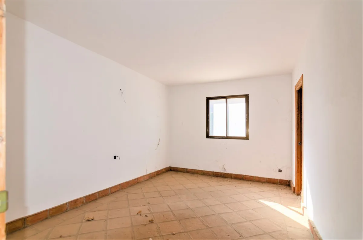 f32e2052-faa1-4b72-8cd0-03ab73b21a55