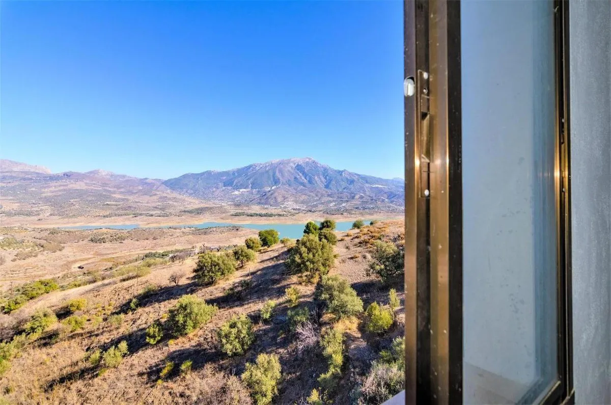 f679db30-9adb-43a4-95d8-1709a6e8ab6d