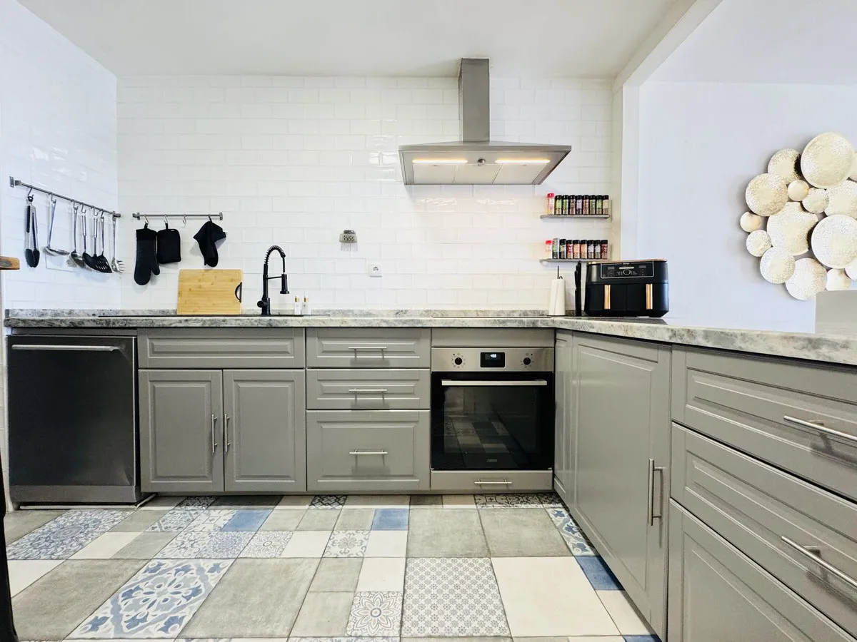 6b983950-349c-4e31-88bf-e7d3453fcc07