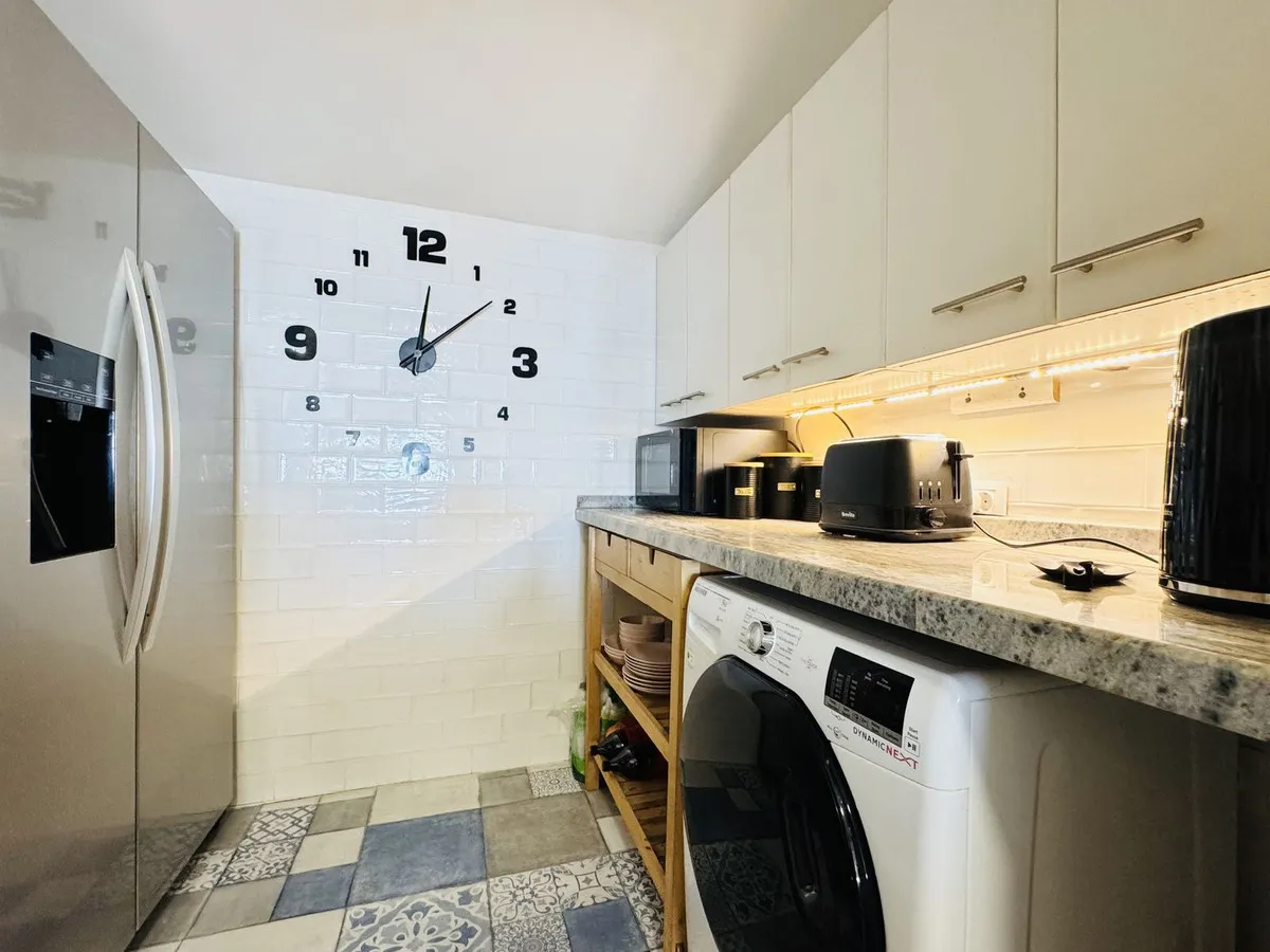 ee5cedec-a7f1-41f7-a80b-a2c8fdf52515