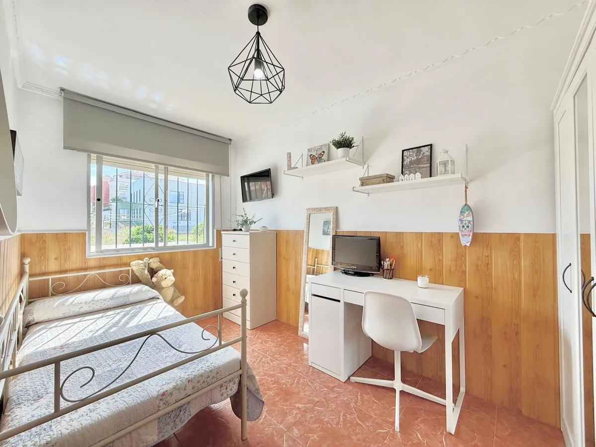 fe548f6a-554b-40e2-8941-c343bfb816e2