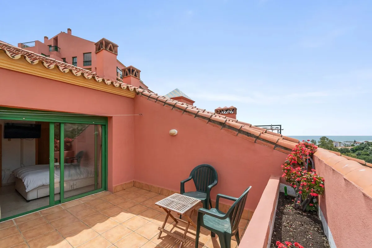 c9762e6e-9baa-4a8e-bd5f-e9aaeecf60d2