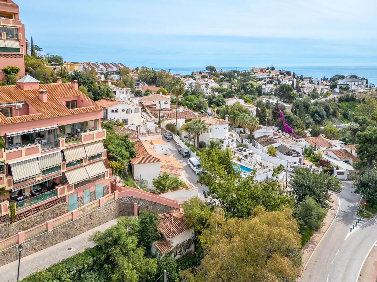 ef75906d-f166-42ea-853b-ff830d8e34af