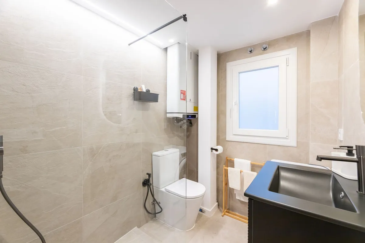 190c6541-5447-47c8-91d2-c19665bd940c