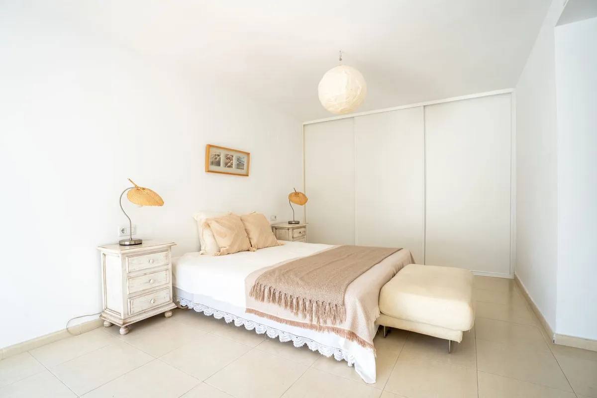 eacfde50-e162-4254-aa4b-6c6b9d63a3a3