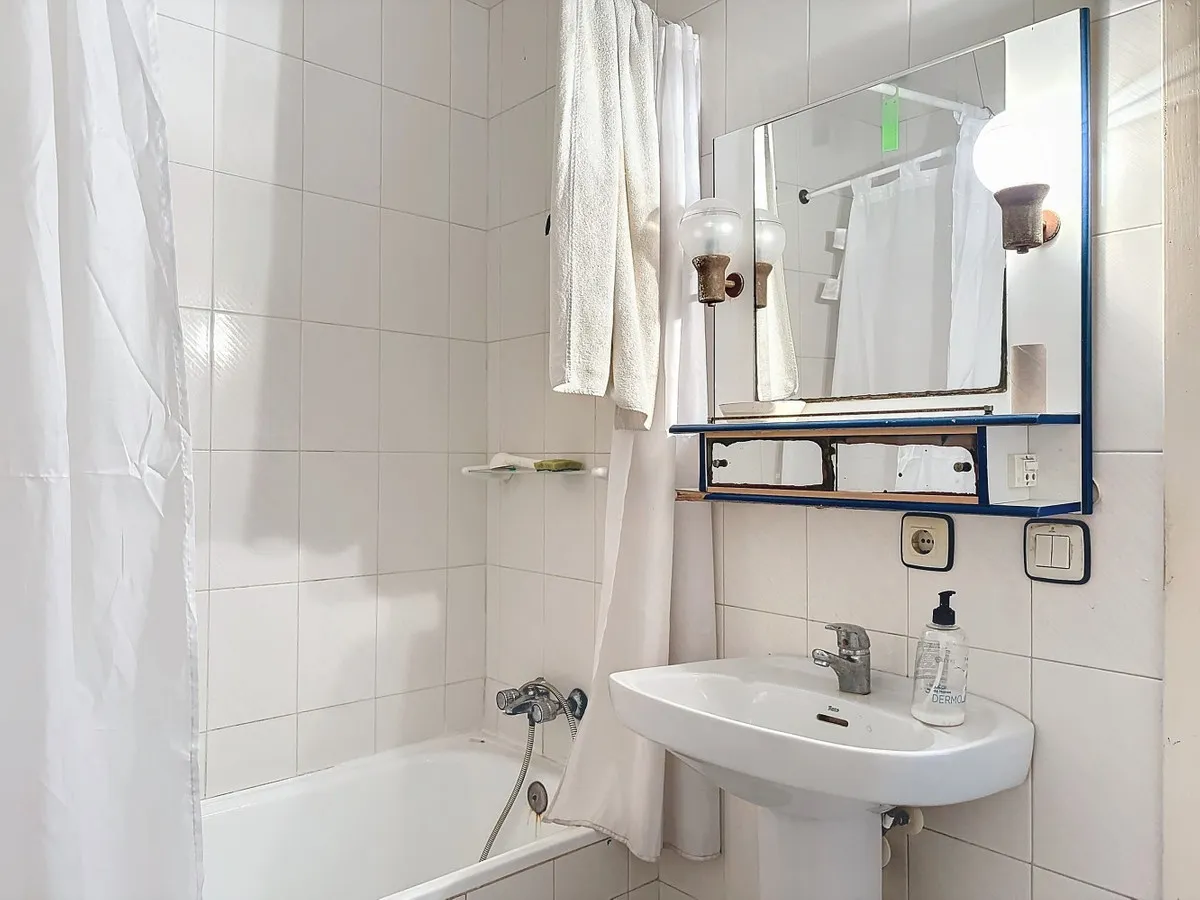 93d9d87b-0379-4846-a6c4-c8a0704f9ffb