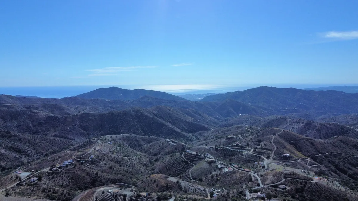 b8debe5e-6184-46d5-9403-e2a122789e5a