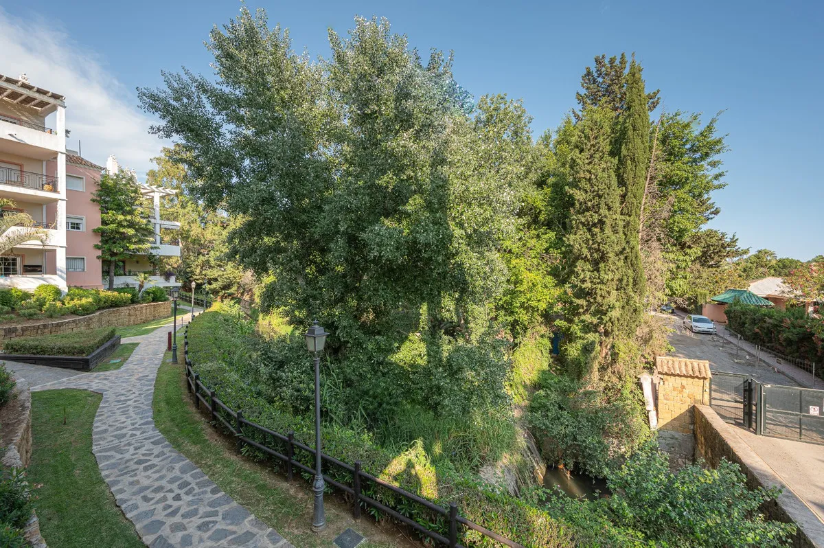 0b148695-6f32-407c-8a4b-6e351a3274fa