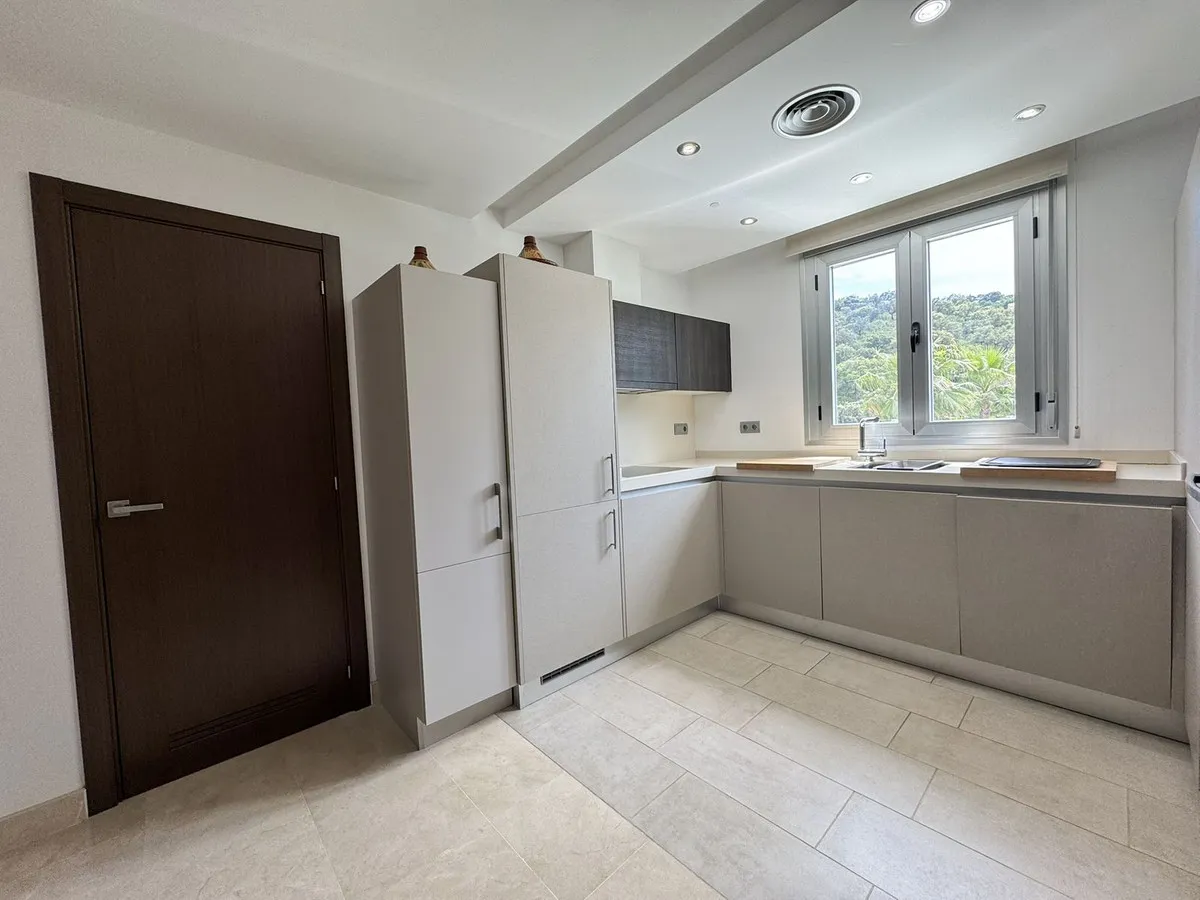 f05477b1-e874-4c0e-abd0-41039373aec3