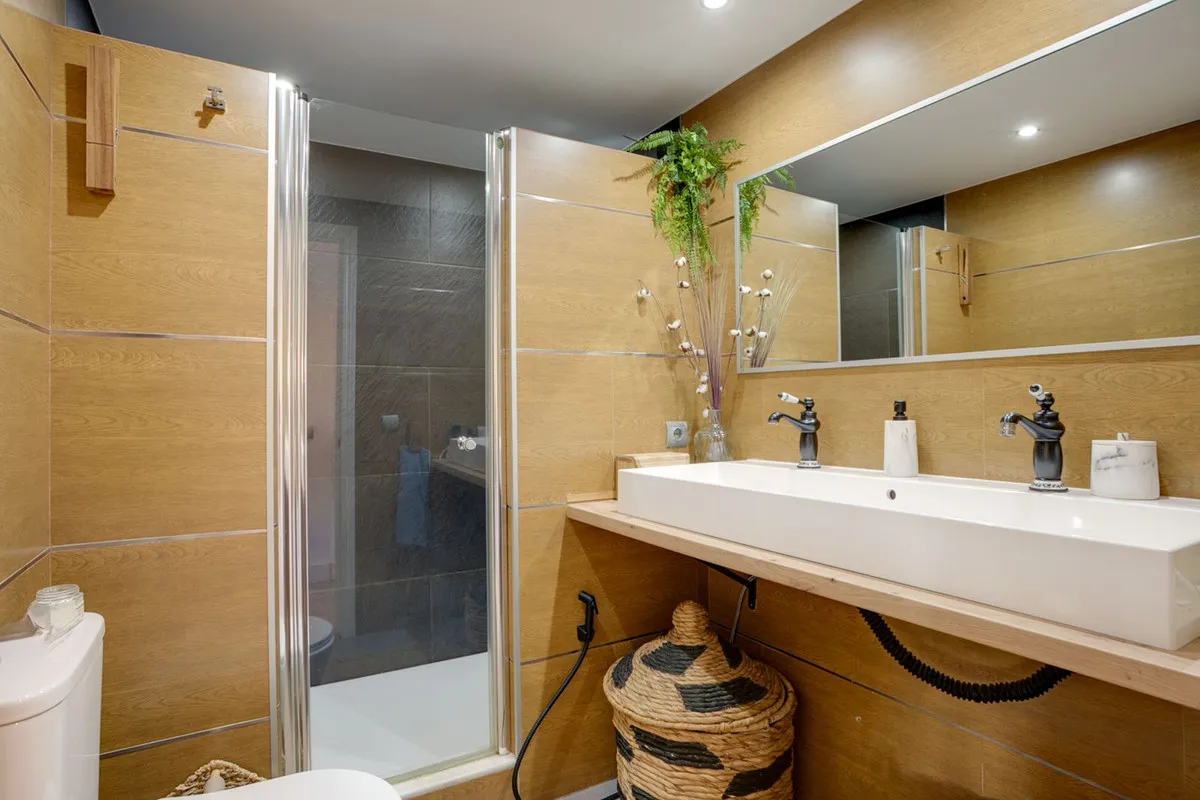 b8fbbc77-8ff9-484c-80ed-fc7d30d5fa36