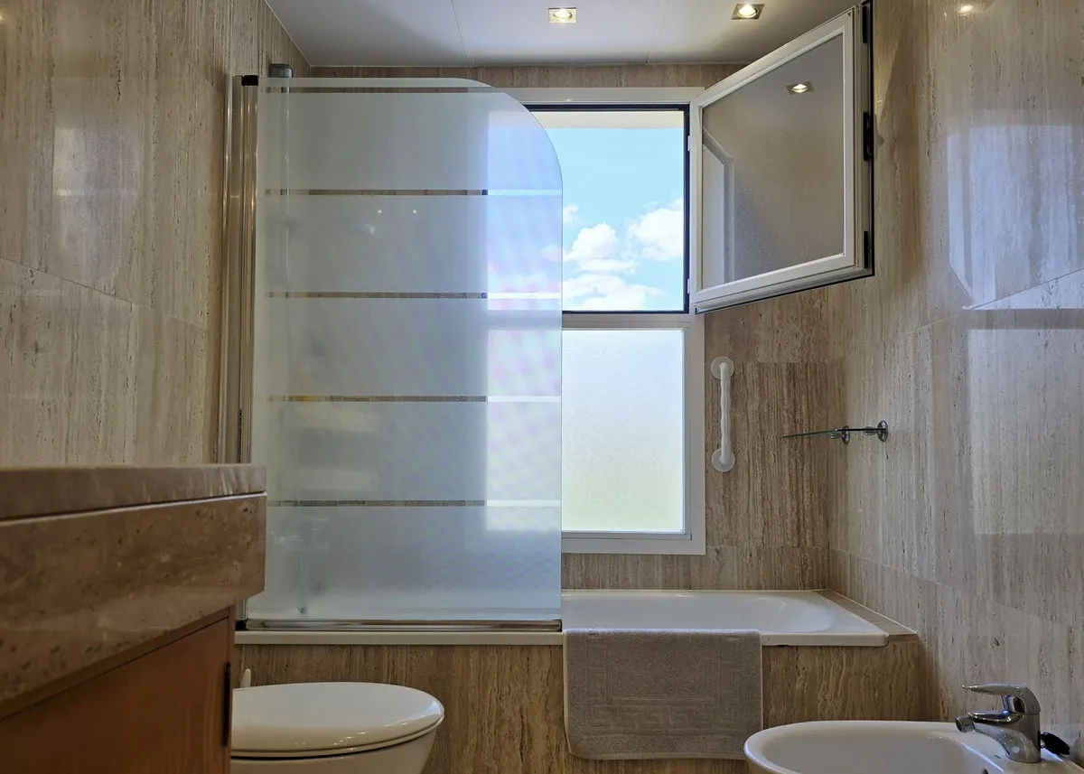 fec10f35-30c6-4e46-94a1-ae0323c569c3