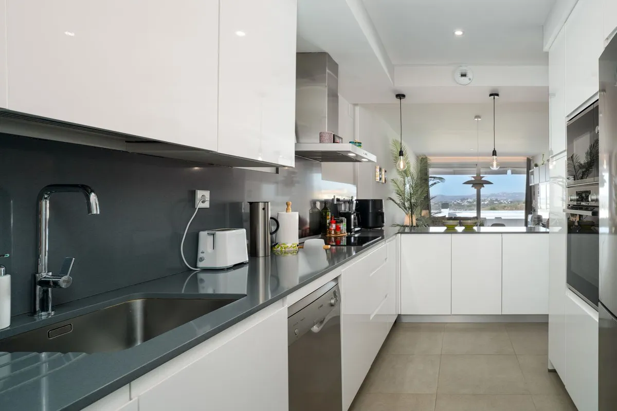 3b5c7aa5-baaf-4121-a408-732041a905c0