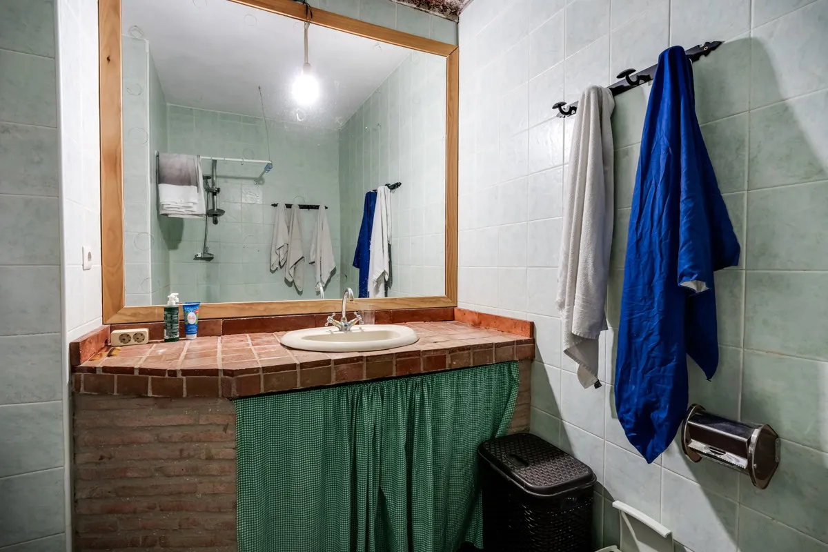 b87e32f0-55ea-4e4b-a081-1d886a3a0f33