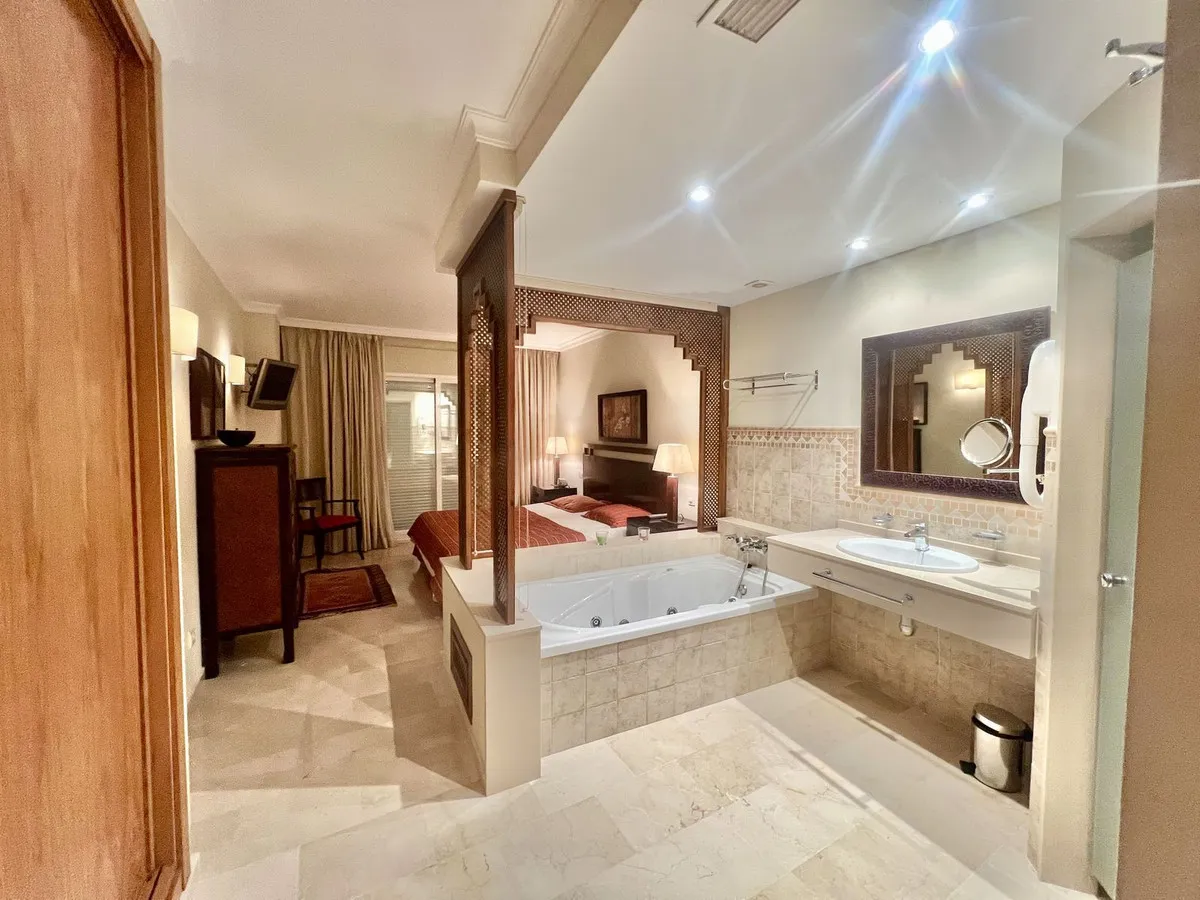 c9466e8d-9ef5-438a-a21b-d9ba7c081c36