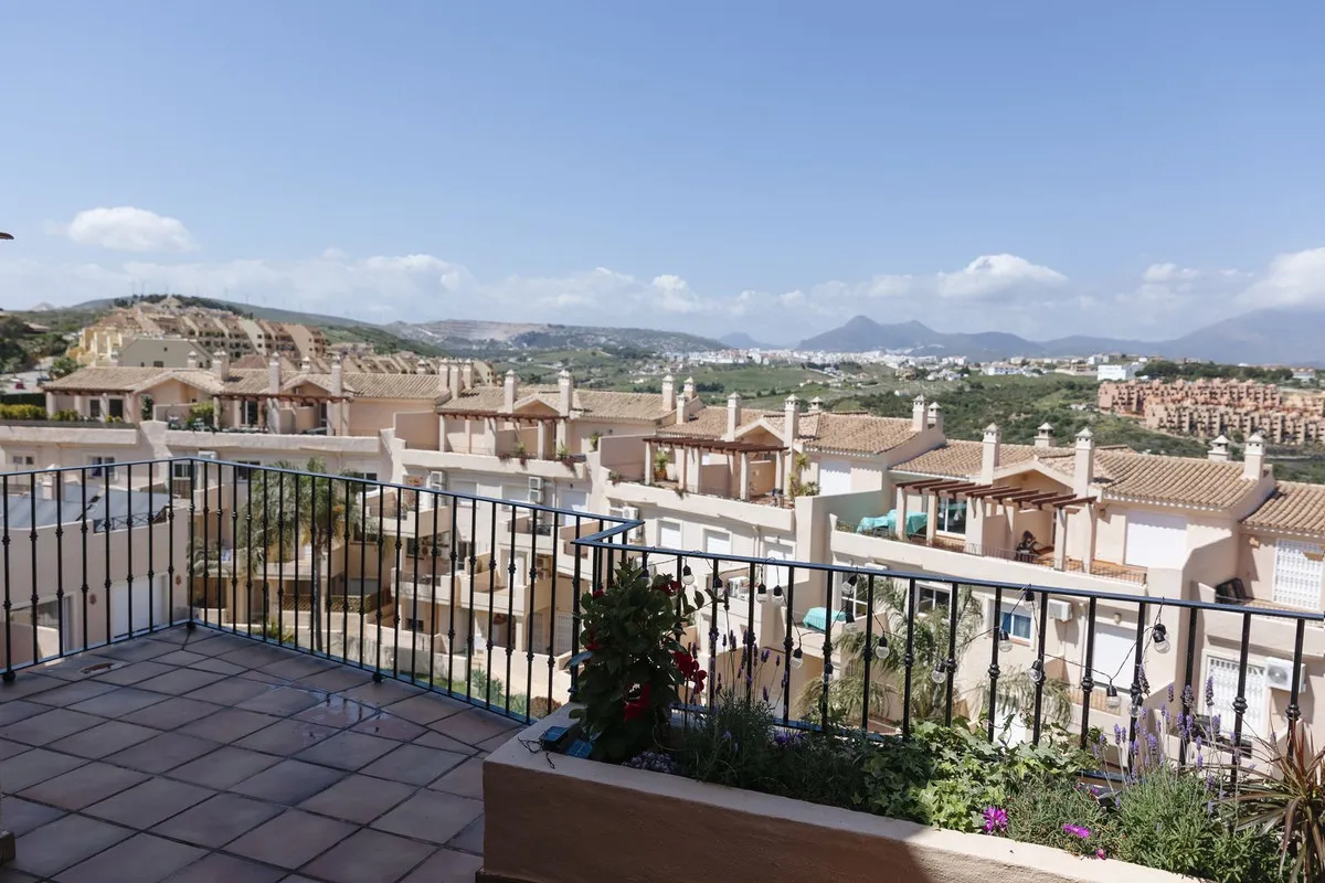 09a768d3-296f-4ceb-8a90-f54853eeb5cc