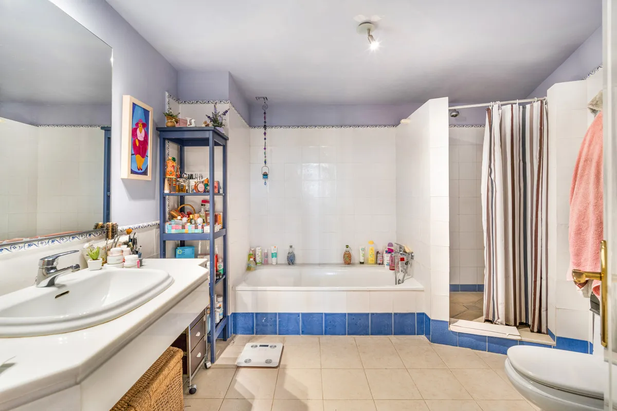 ec72bc45-00cf-4040-b8b4-d81969cbe016