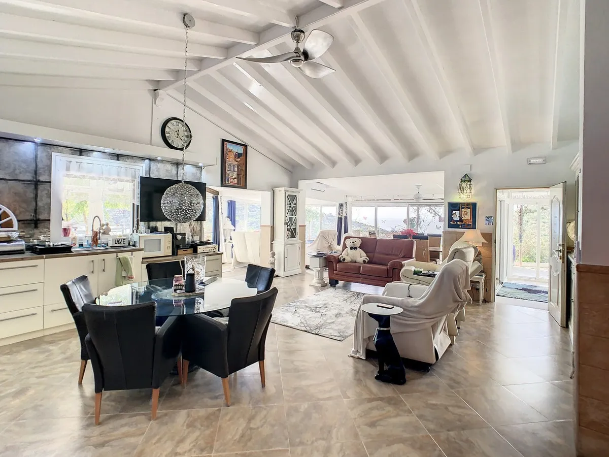 b9815135-fe61-449d-925f-0a02734513b0