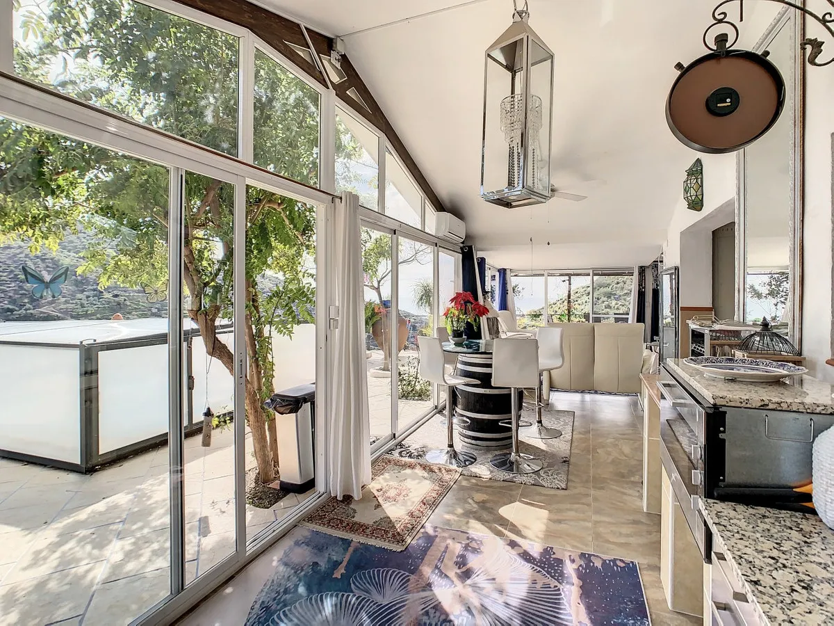 fbd05c50-9ee8-41ff-8010-86edc83e27ac