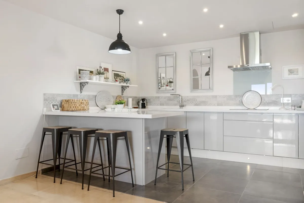 38d763d8-fee6-414a-932b-5e45ffff6284