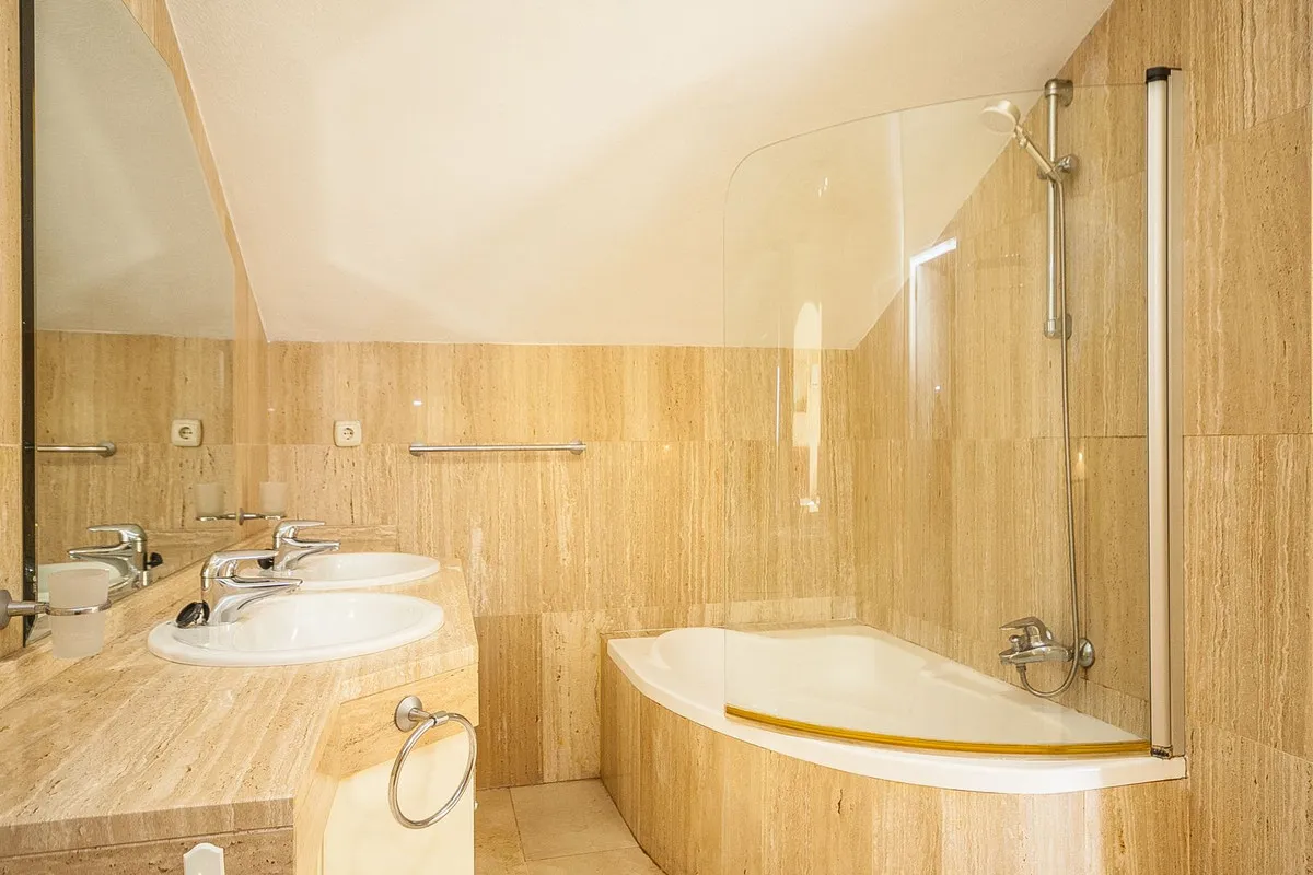 dc4b943c-38fb-4420-a7fa-2189964b5641