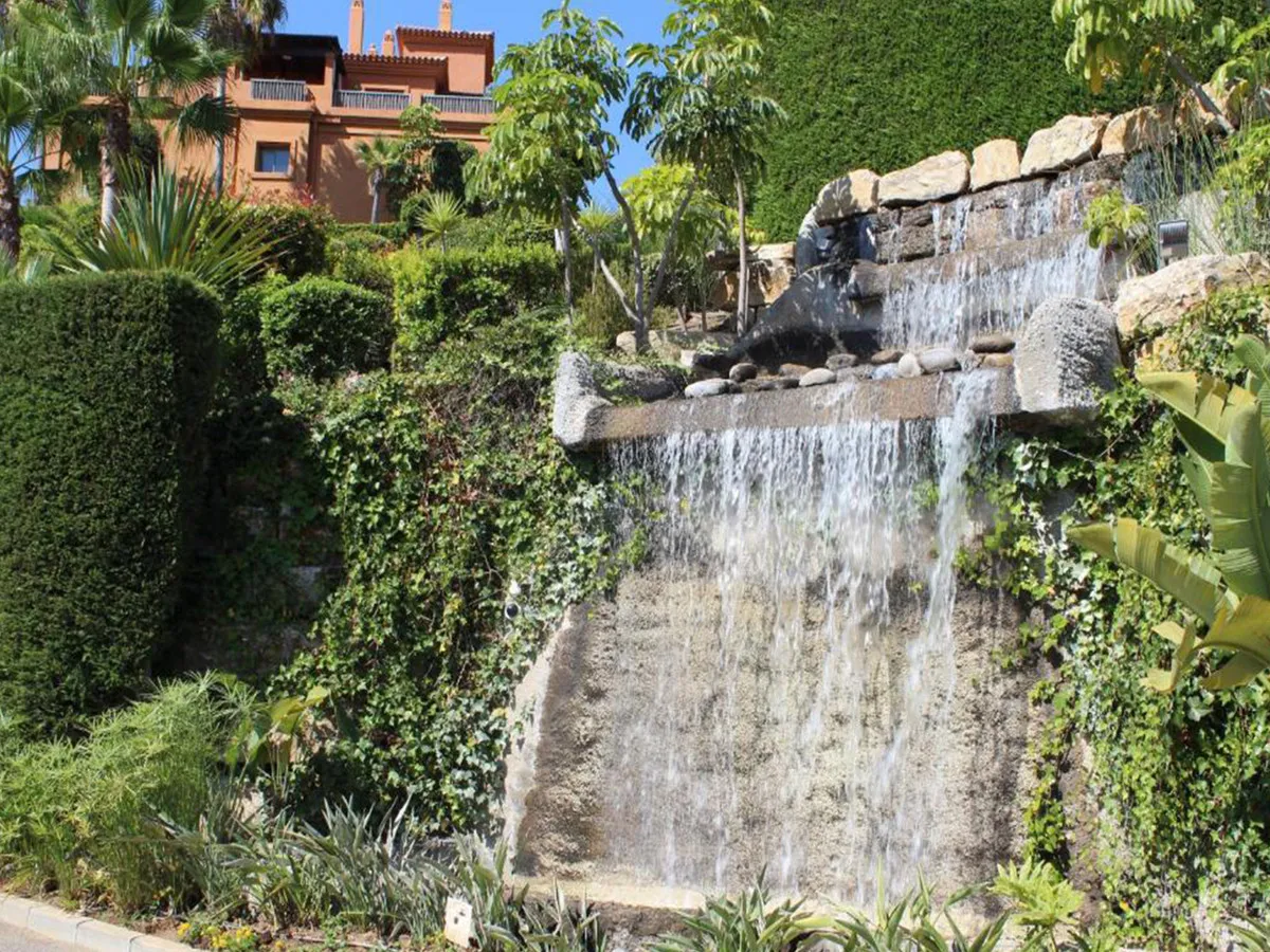 9dcc99bf-c999-41d0-8ebd-c2c262b1d257