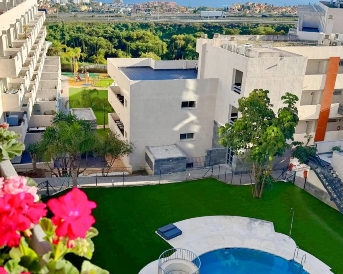 c2b16cfd-b0b1-451a-ba5b-11100369330d