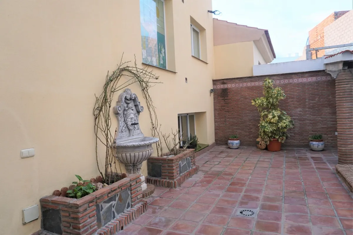 01094b45-8eac-48c0-8e5e-41a6d031d73f