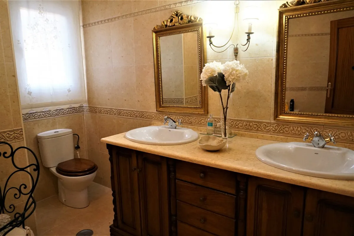 8c42f299-62a2-4c1f-a2d0-821c3577aa5e