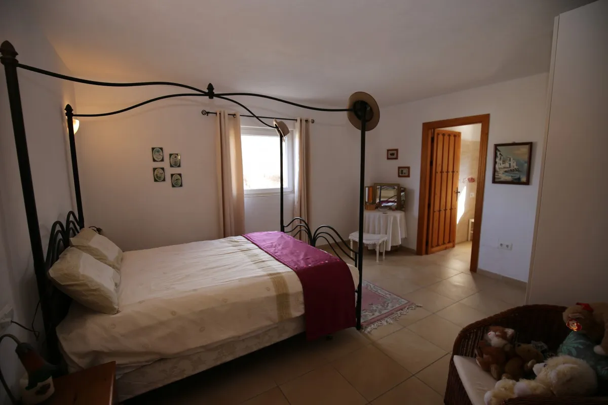 78b2c049-6937-40c5-8a4c-ae48c2c364c9