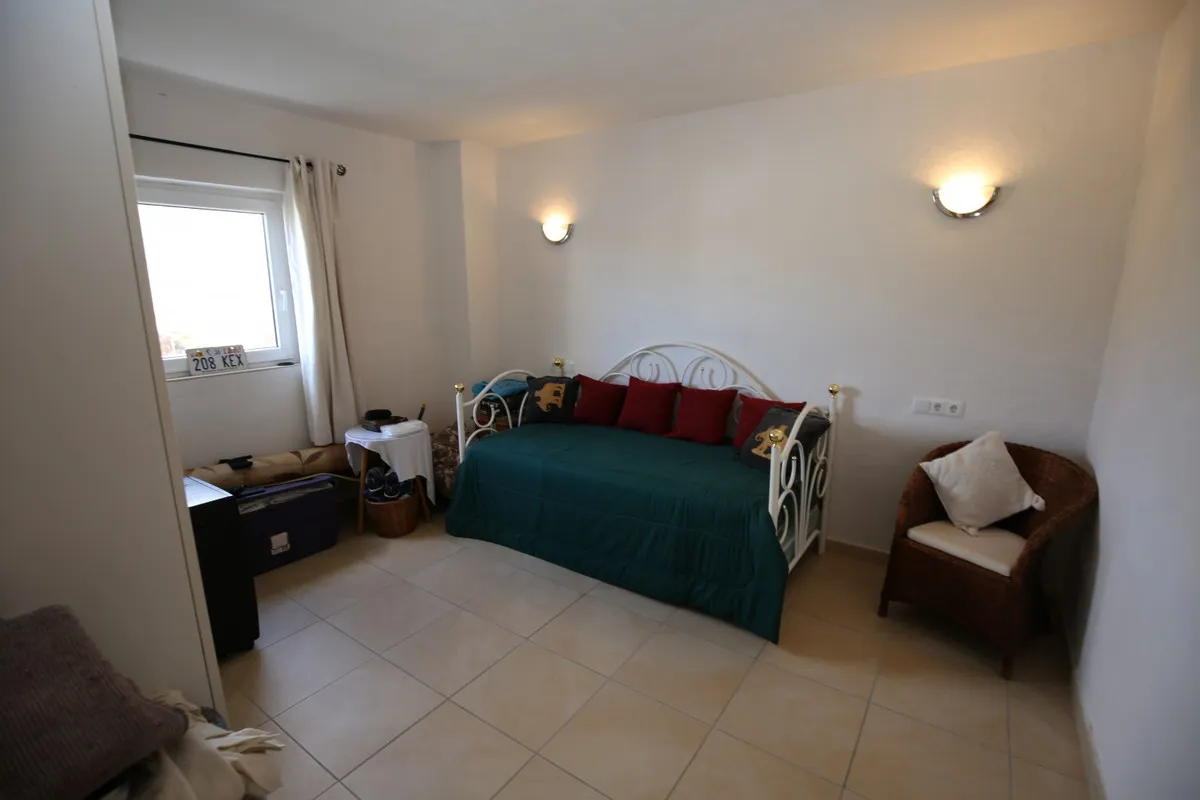 a9da477b-df1a-4fbc-b23d-0a94e0359c71