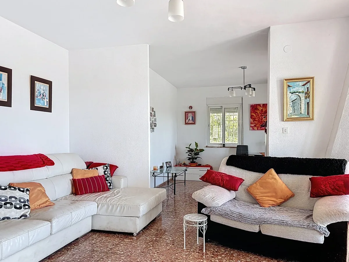 c4225b28-05d8-47dd-ac72-c36685efbe22