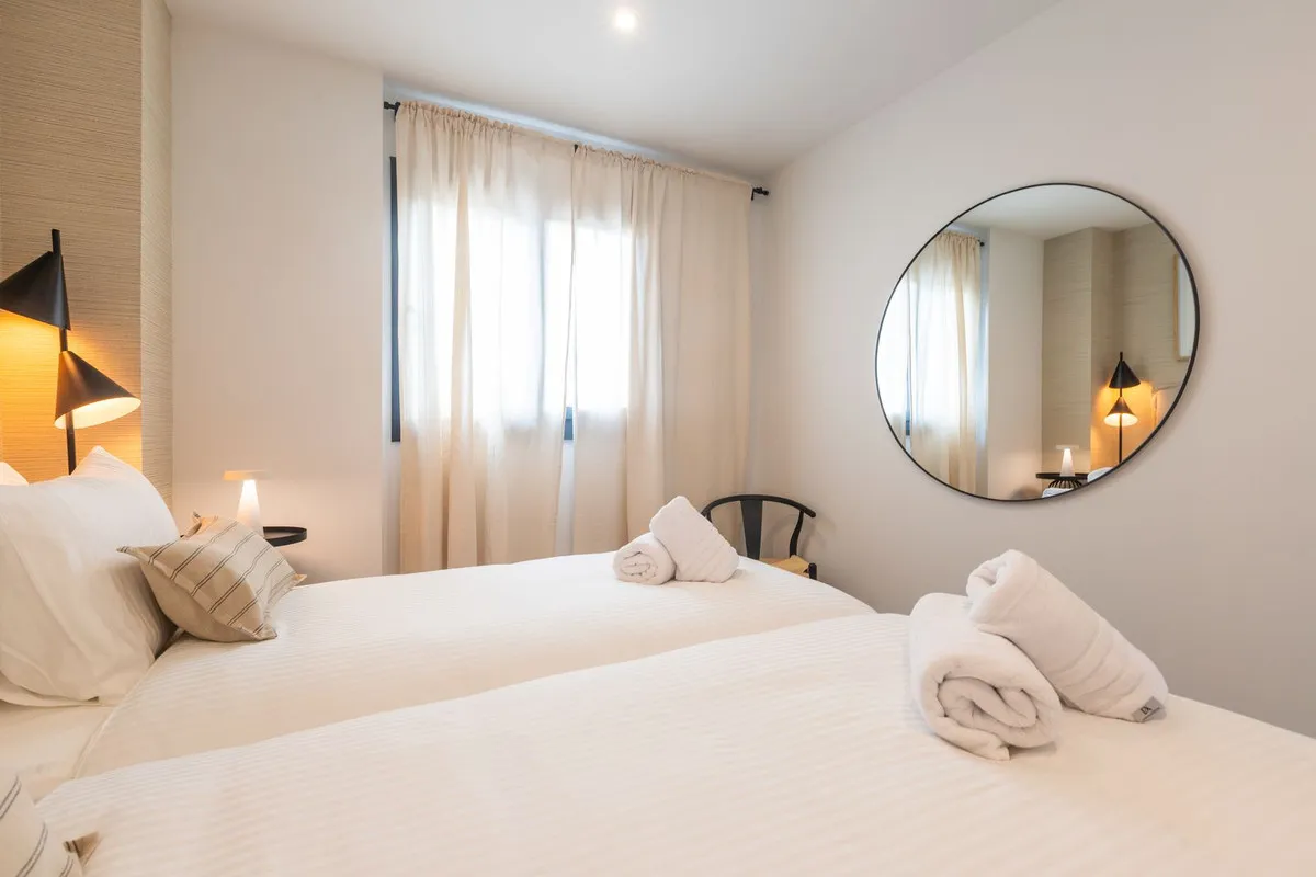 c076a2d2-c7de-4404-9d17-53cfc9580e00