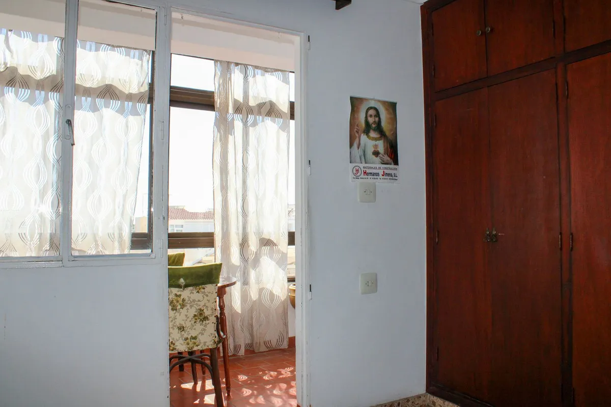 b7149eb5-48d4-4100-a98d-8169d32754a6